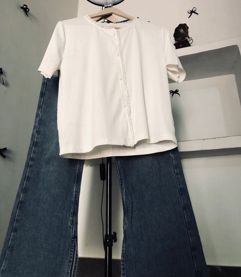 Classic White Button-Up Top🕶️👜