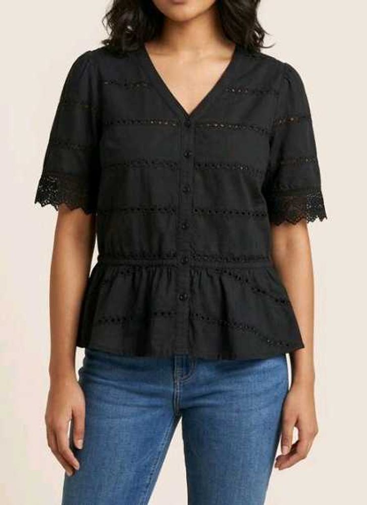 Laced top with waist tie-up