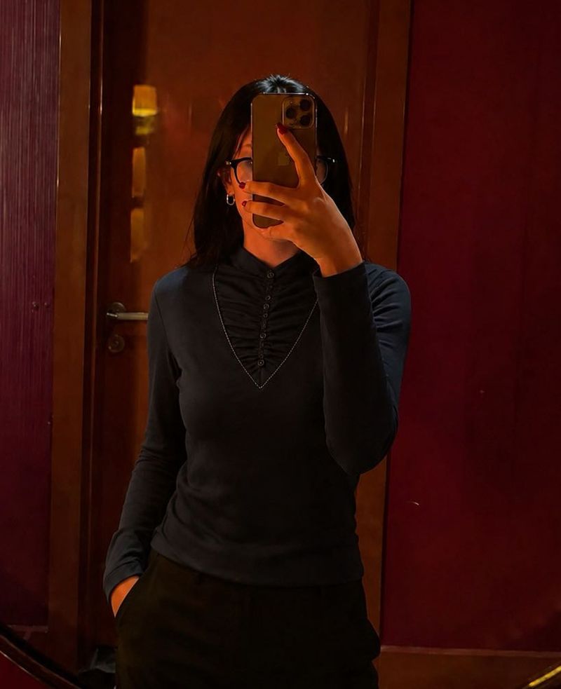 V-neck chain style top 🤌🏻