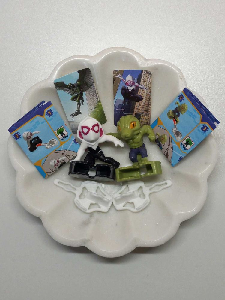 Gwen &amp; Lizard Action Figures Kinder Joy Toy