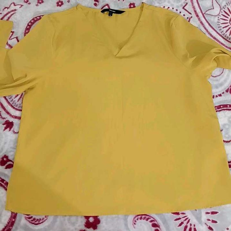 Stylish Yellow V-Neck Top