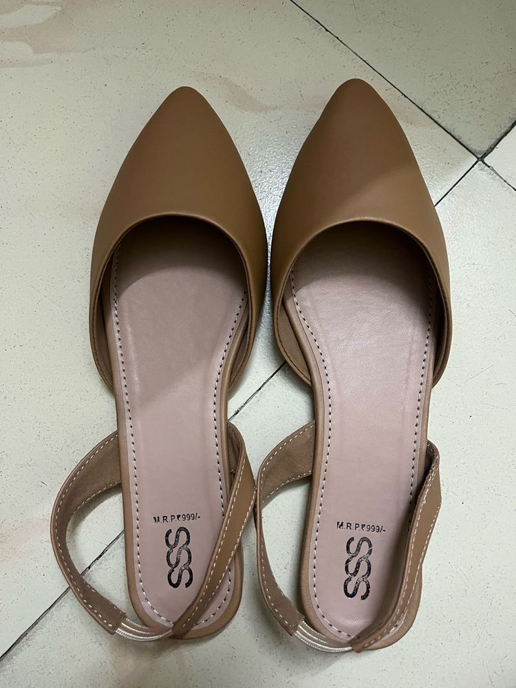 Stylish Tan Pointed Flats