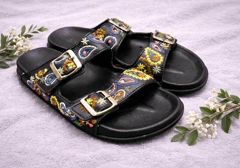 Zudio Embroidered Double Strap leather Slides