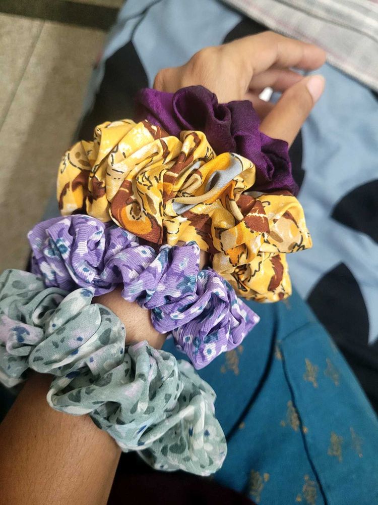 Set of 4 Floral Scrunchies