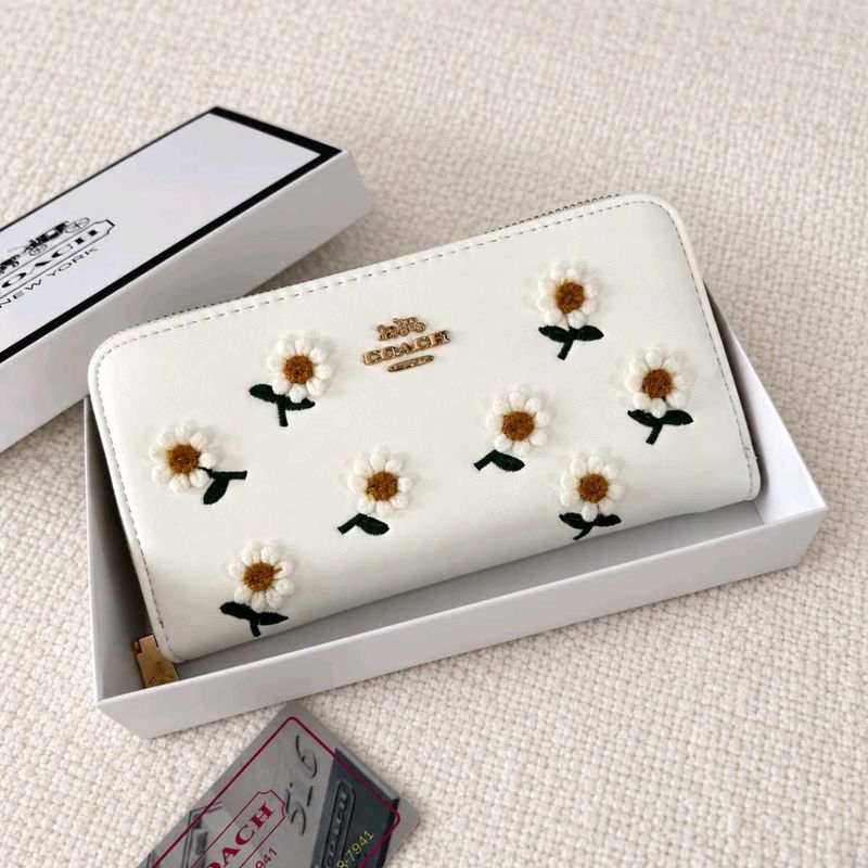 COACH( COPY)embroidered daisy flowers WD BOX