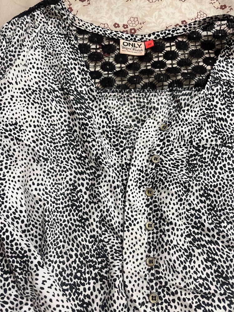 Stylish Black &amp; White Print Top with Lace Detail