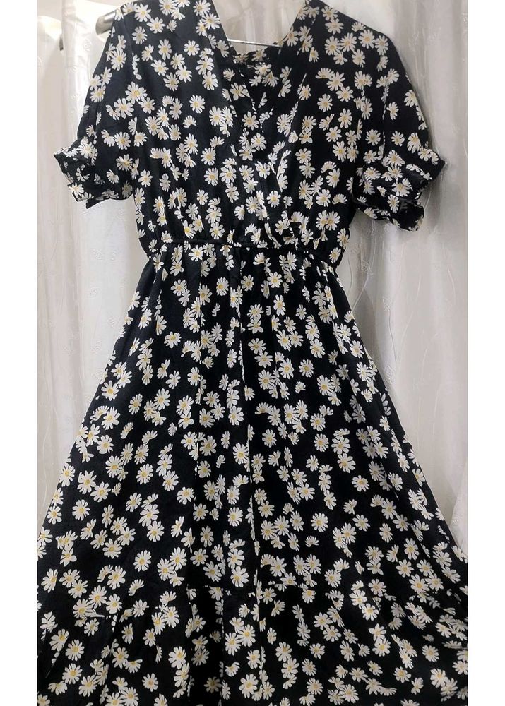 FREE SHIPPING📦Urbanic Daisy Print Midi Dress