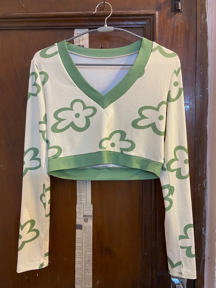 Urbanic Cute Long Sleeve Crop Top