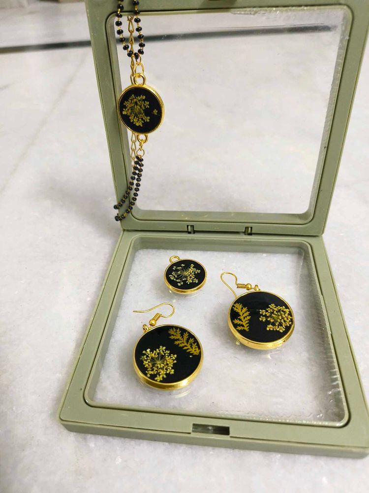 resin earrings panded with breslet