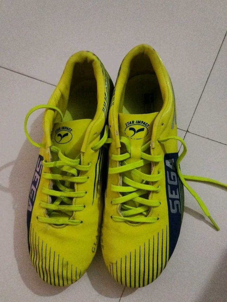 FOOTBALL SHOES