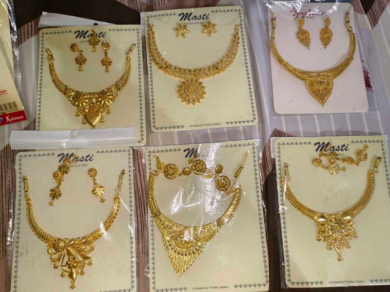 Elegant Gold-Tone Necklace and Earring Set