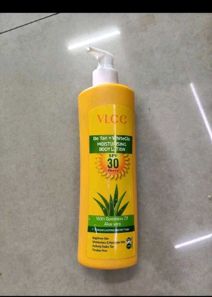 VLCC De Tan + WhiteGlo Body Lotion SPF 30