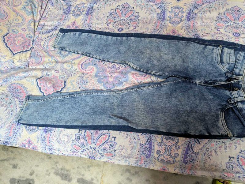 Stylish Washed Blue Jeans - Mast And Harbour