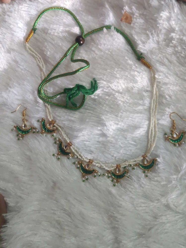 Elegant Green &amp; White Pearl Necklace Set