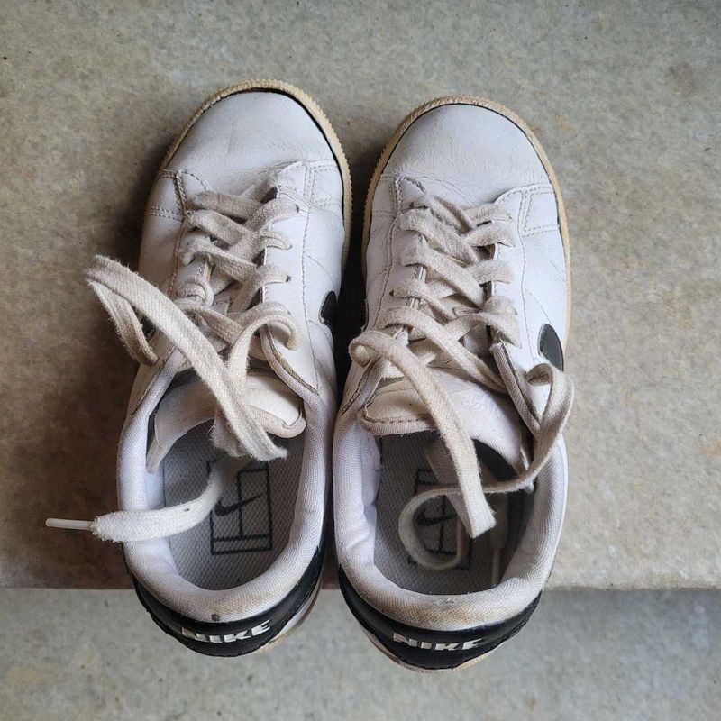 Nike court sneaker