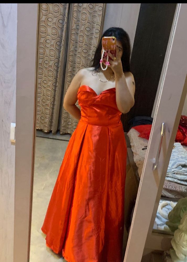 Stunning Strapless cherry red gown❤️🎀