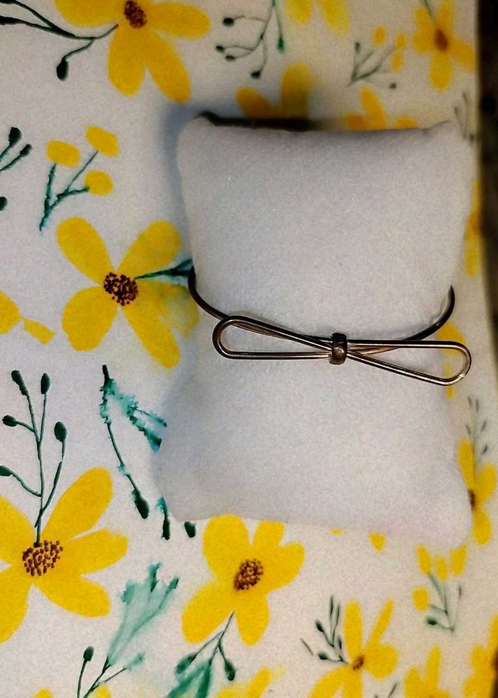Bow Bangle Bracelet