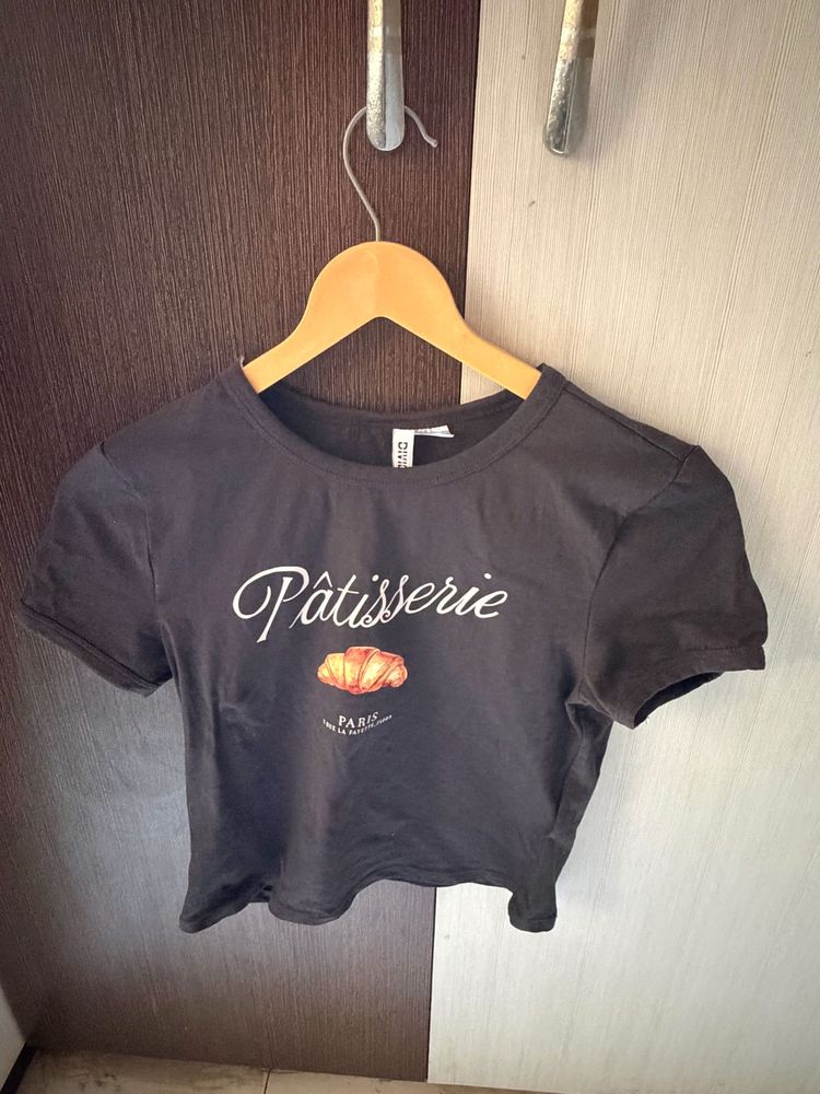 Cute "Patisserie" Croissant T-Shirt