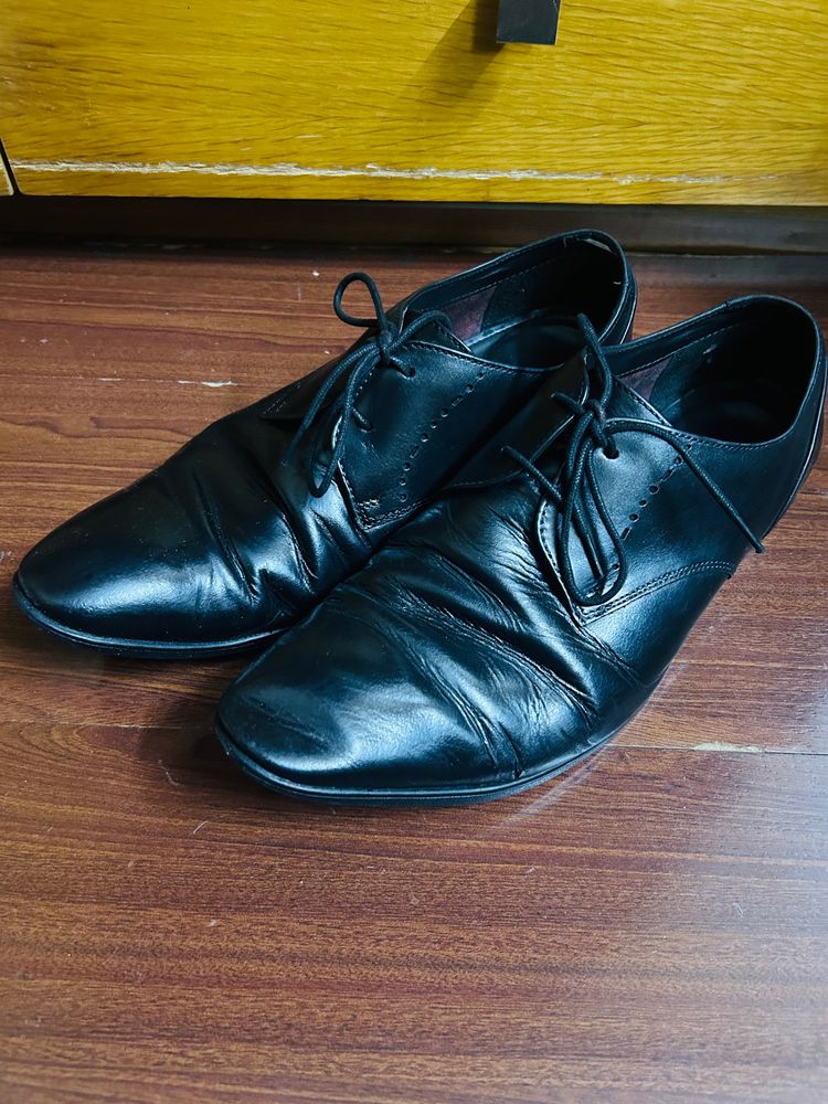 BLACK LACE SHOES