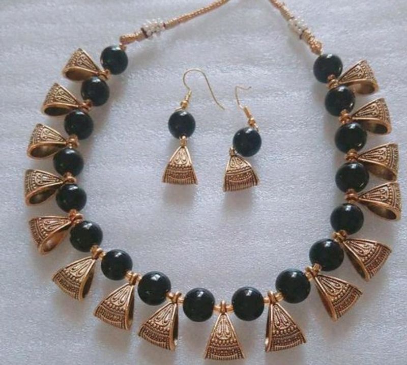 Elegant Black &amp; Gold Fusion Necklace Set
