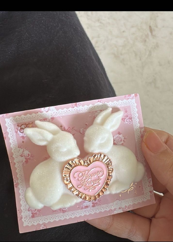 flower knows Cute Bunny Brooch Pin