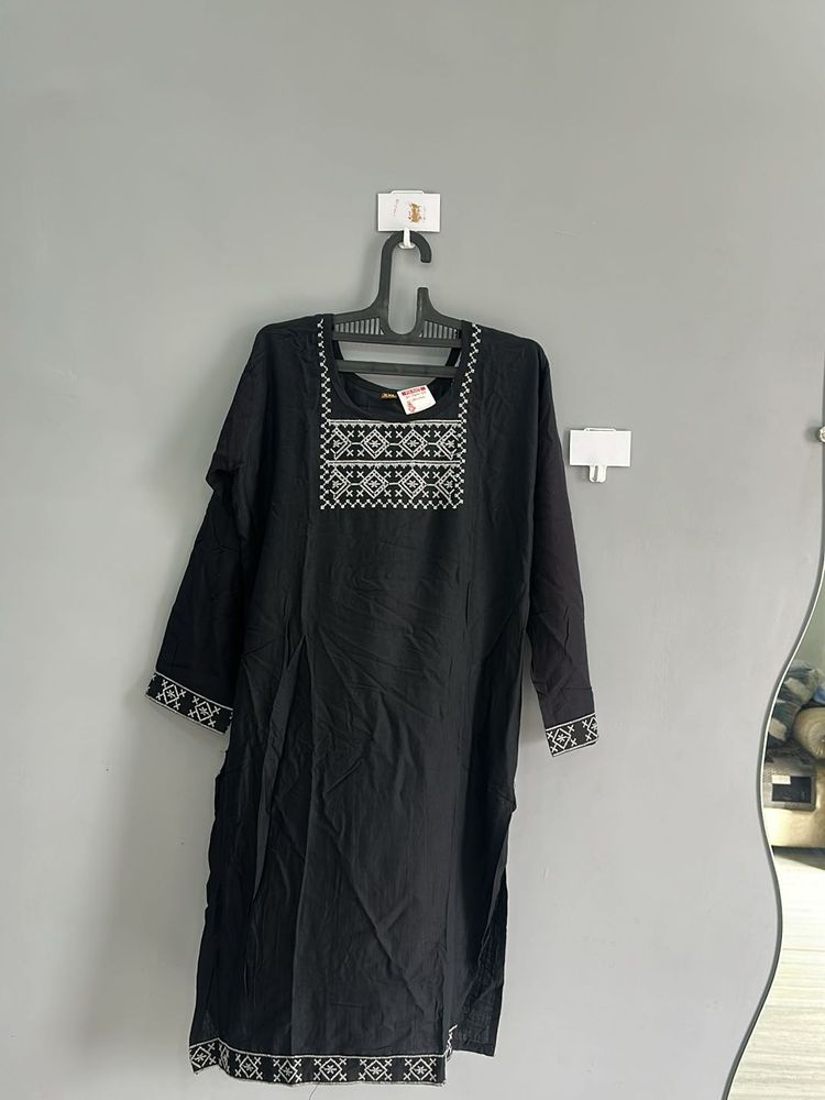 Black Embroidered Kurta (XL)