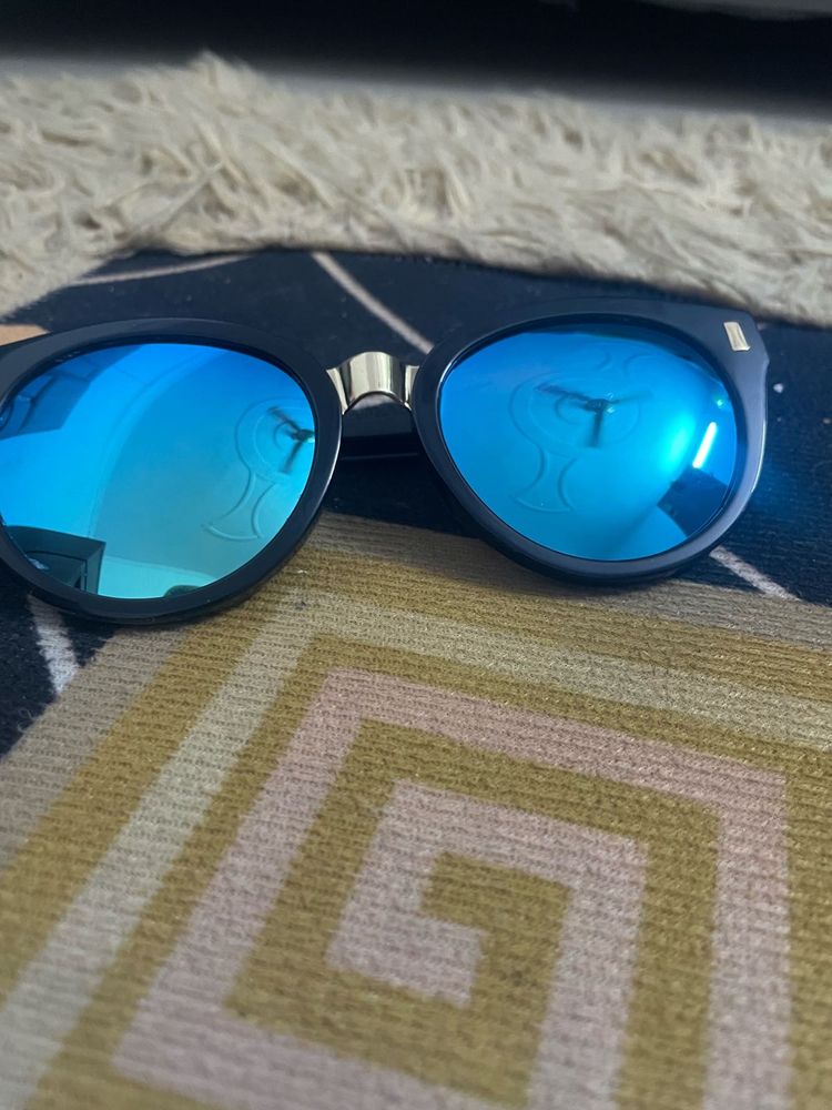 Stylish Blue Mirrored Sunglasses