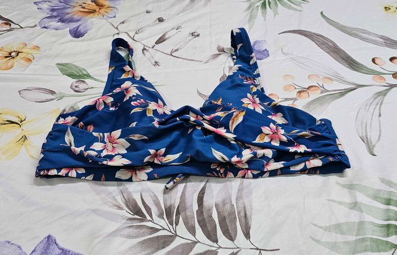 George V-Neck Twist-Front Bikini Top