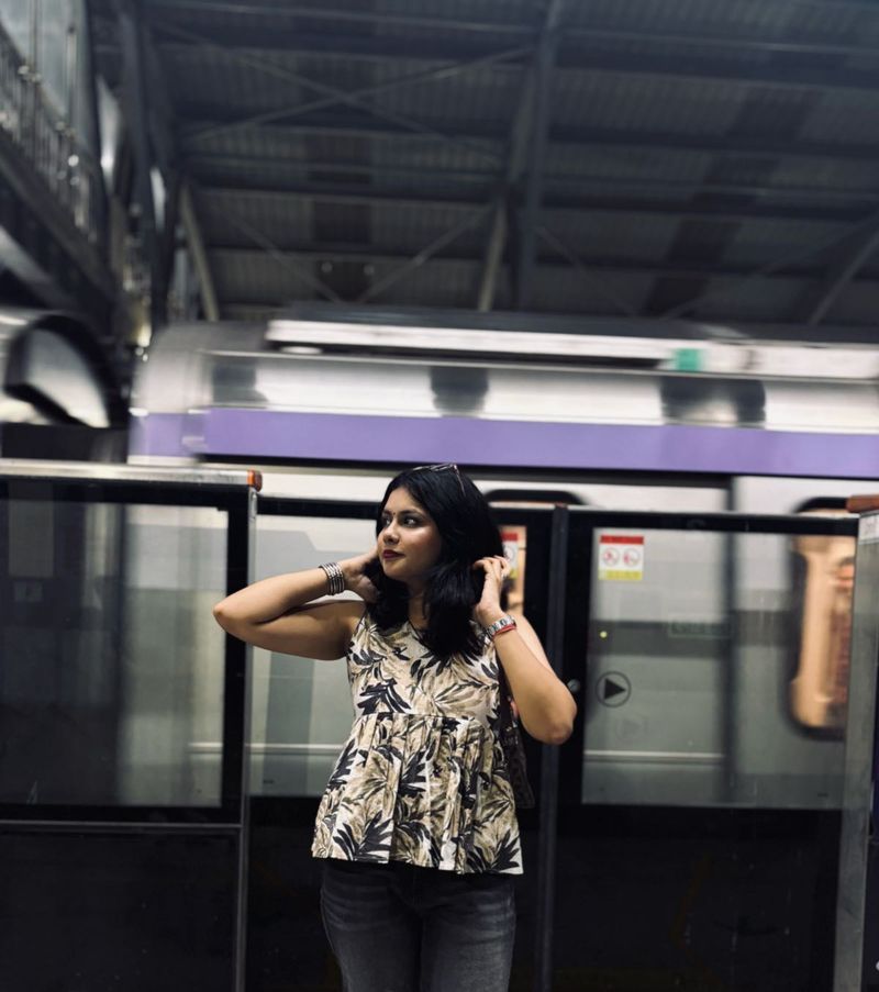 V-Neck Leaf Print Sleeveless Top