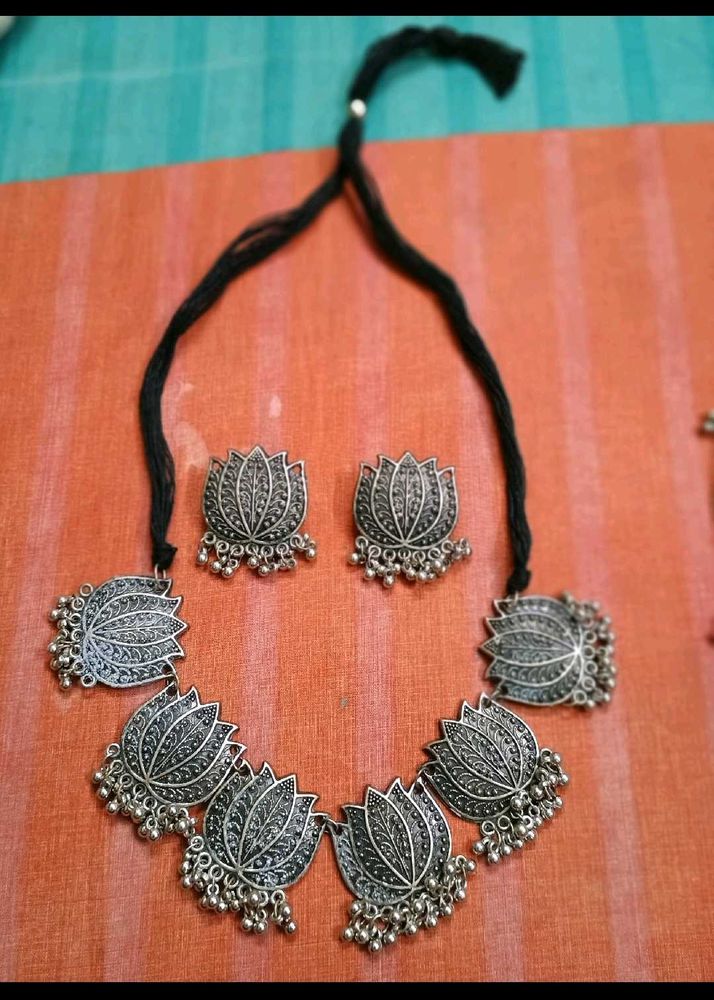 Lotus Design Necklace Set