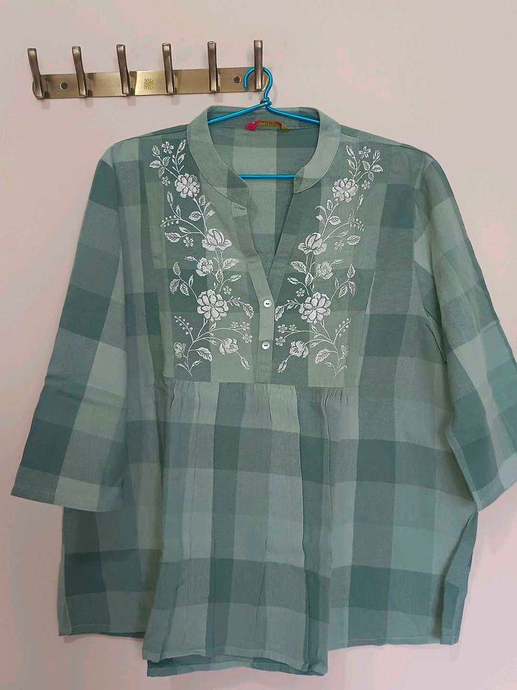 Green Checkered Kurta with Floral Embroidery