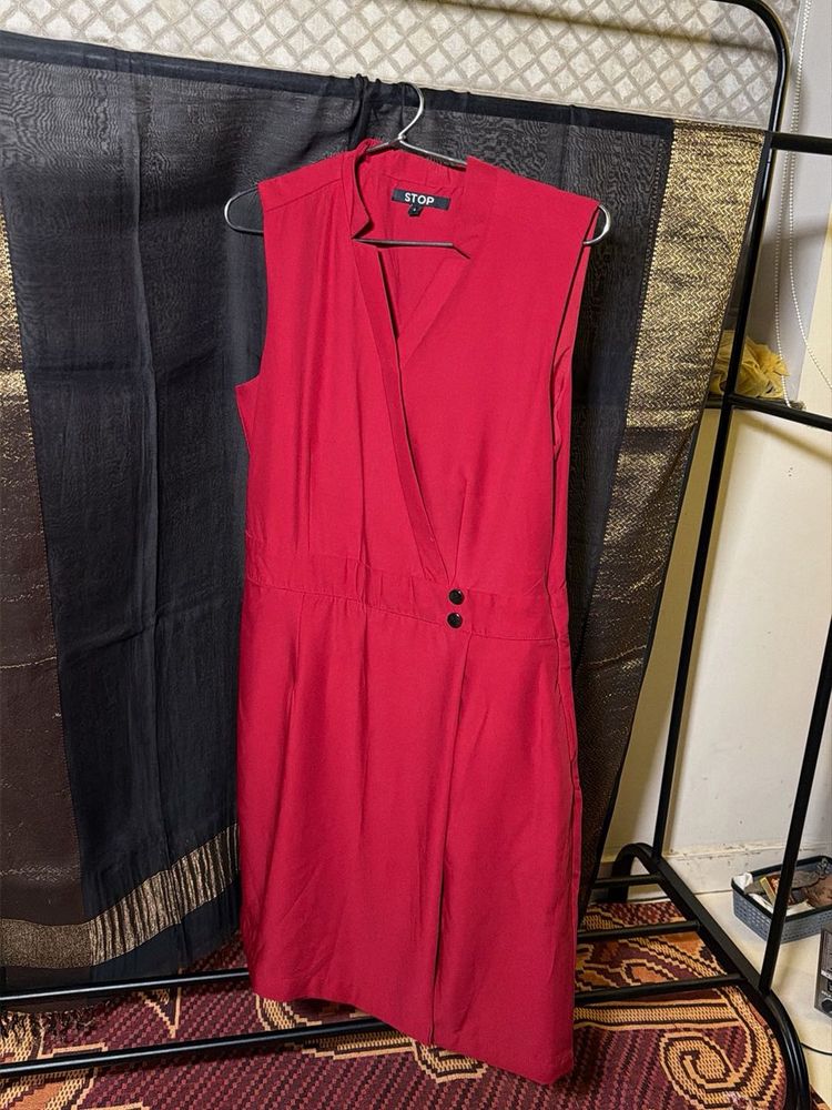 Chic Red Sleeveless Wrap Dress