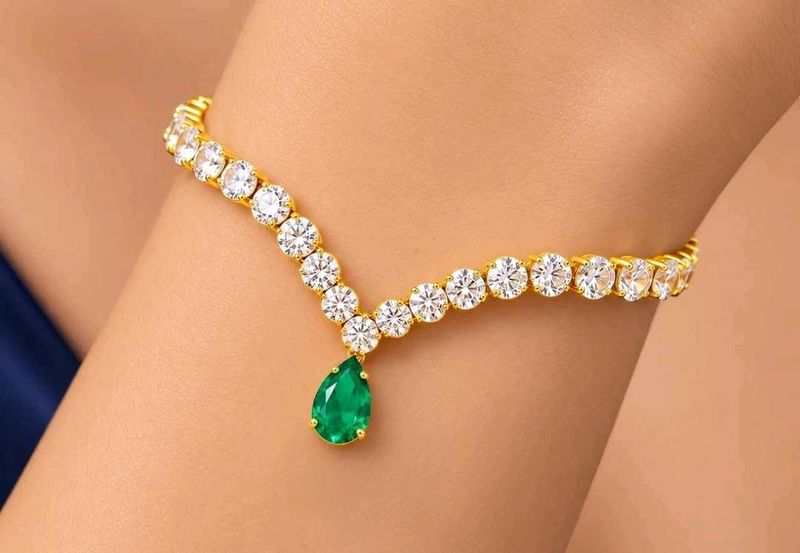 Elegant green stone bracelet
