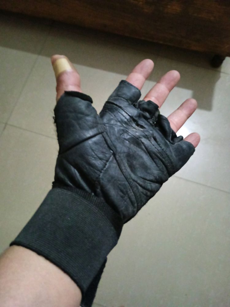 Black Two Wheeler Hand Gloves With Wrist Band