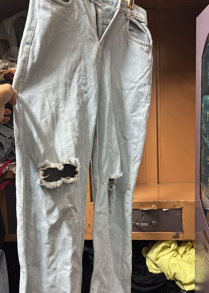 Light Wash Ripped Jeans