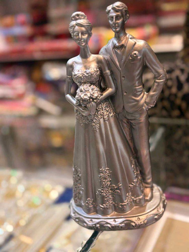 Elegant Wedding Couple Showpiece