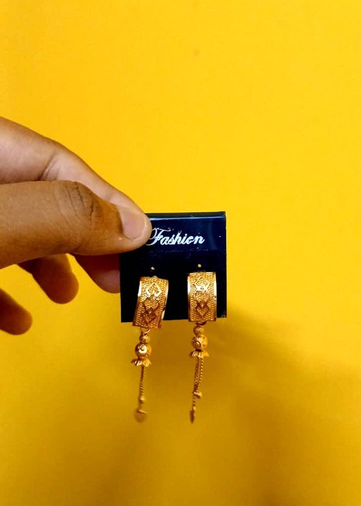 Elegant Gold Tone Drop Earrings