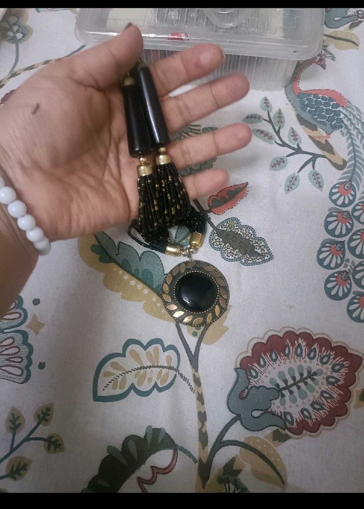 New Without Tag Black Long Neck Piece