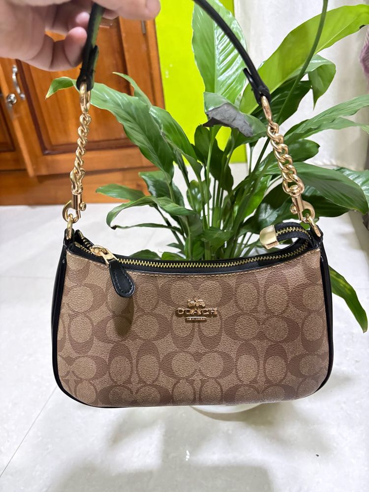 Authentic Coach Teri Shoulder bag