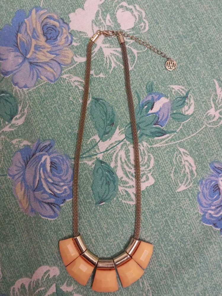 Chunky statement necklace