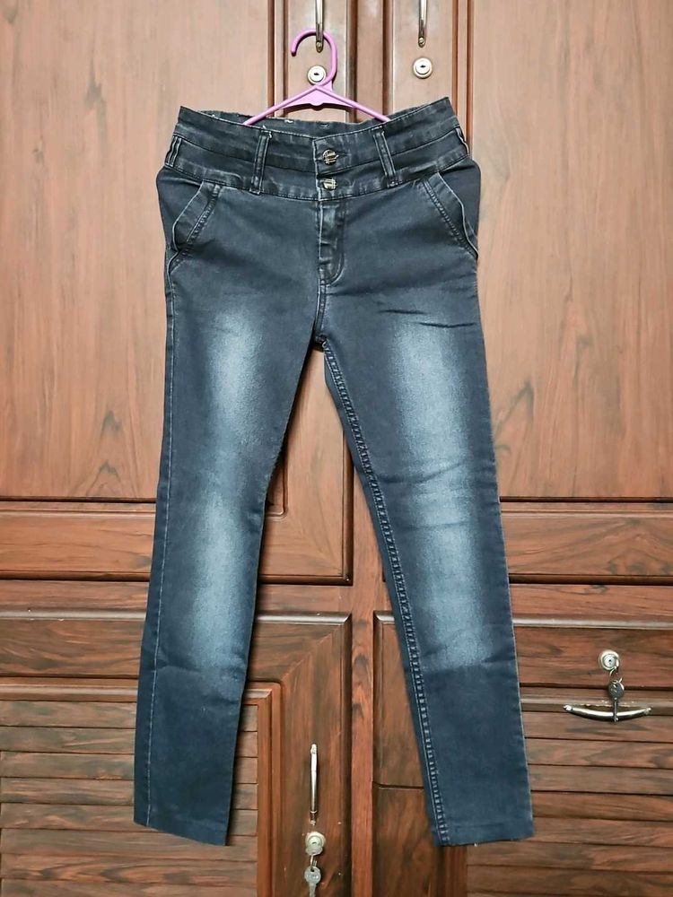 Stylish Women's Black Skinny Jeans