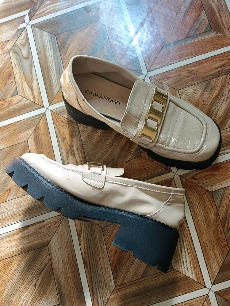 Square Toe BEIGE LOAFER