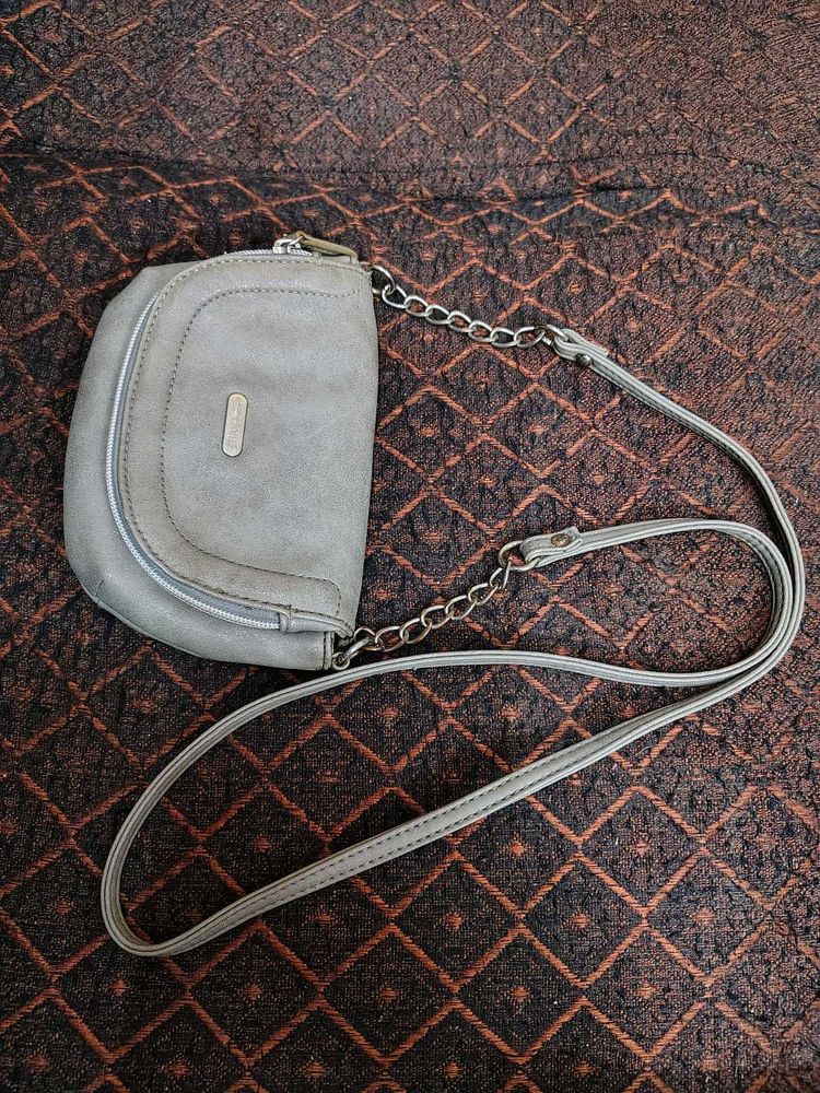 Chic Grey Chain Strap Crossbody Bag