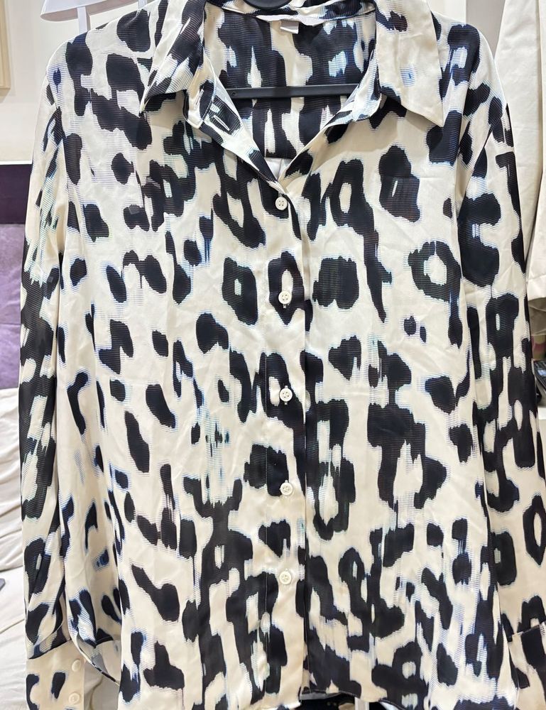 H&amp;M Abstract Print Button-Up Top