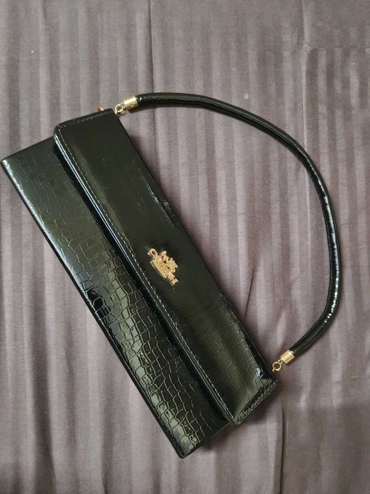Elegant Black Croc-Embossed Clutch Bag