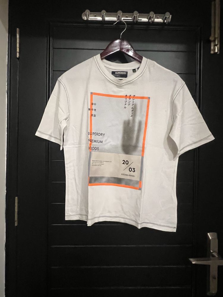 Superdry Graphic Tee - Size M