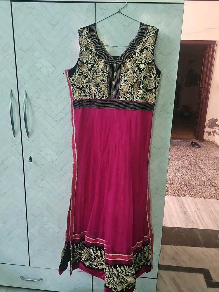 Elegant Embroidered Kurta Set