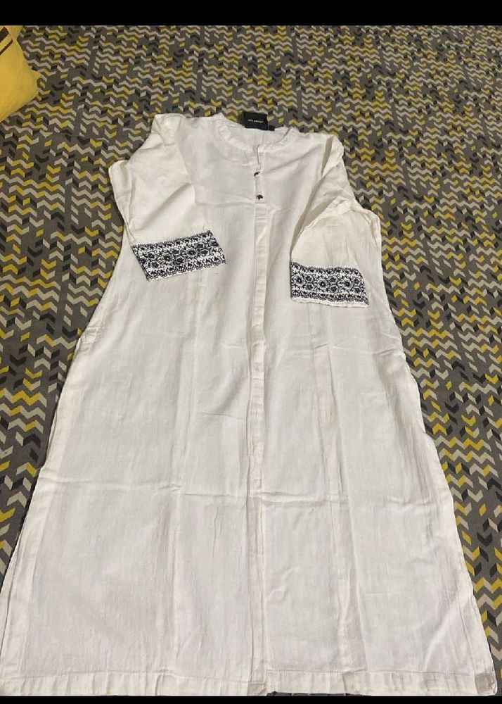 White Embroidered Kurta