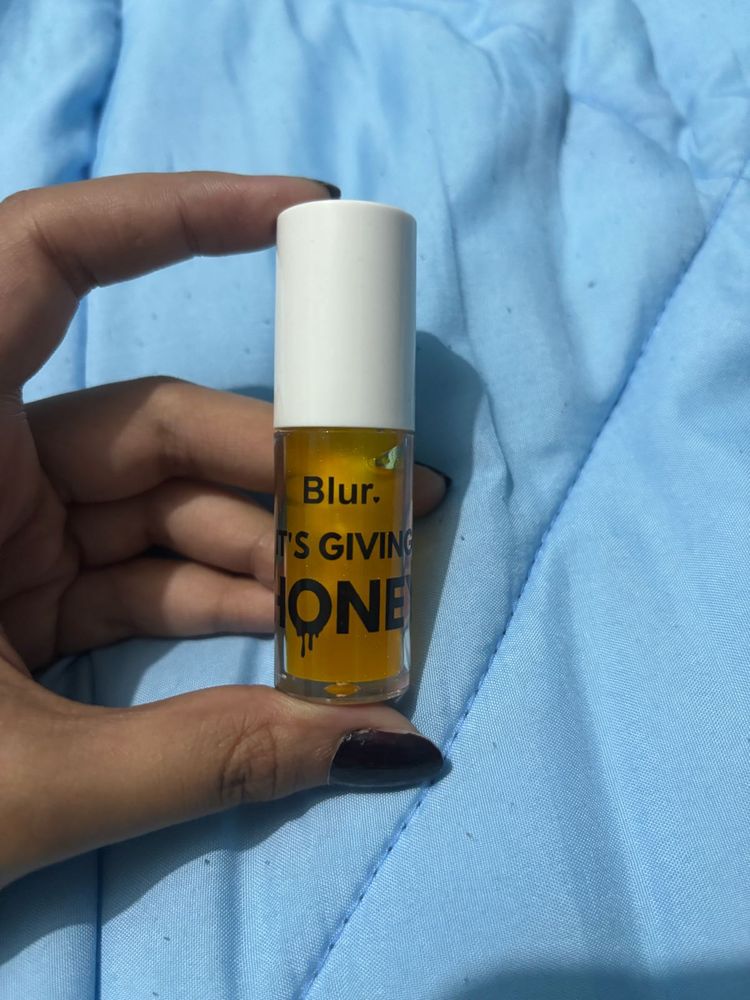 Blur It's Giving Honey Lip Oil (fixed price)