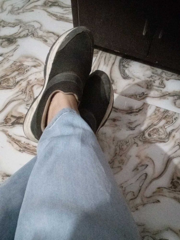 gym sneakers cum sporty